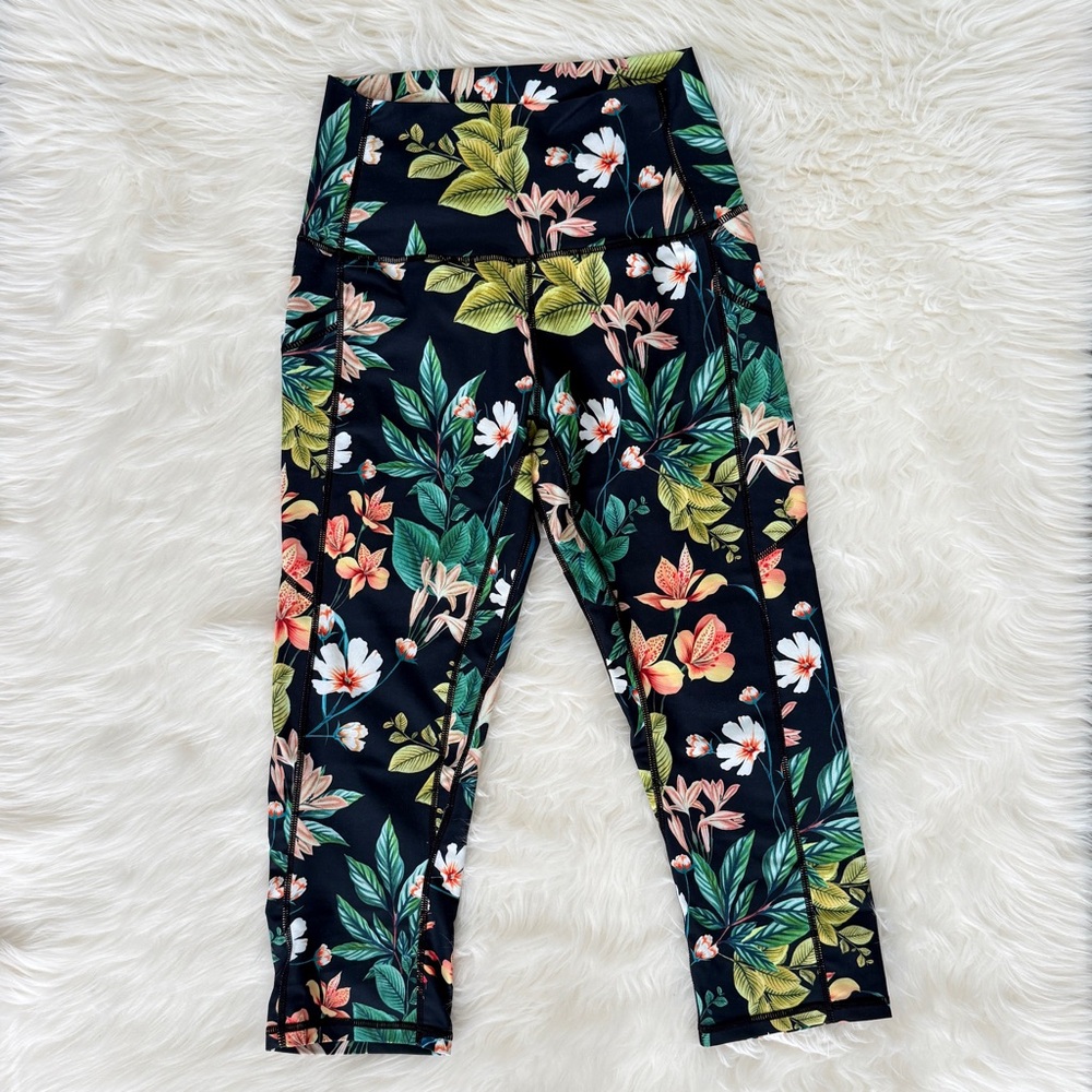 Women High Waisted Yoga Capri with Pockets - Picture 2 of 10